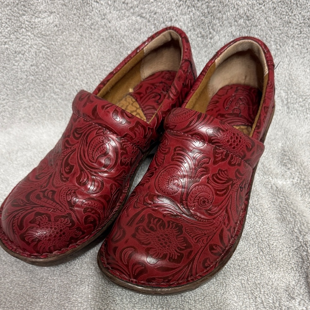 Elegant Red Embossed Women's Shoes